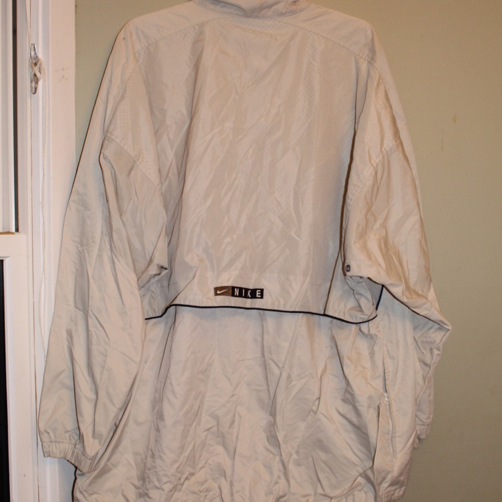 Vintage Men's Nike Windbreaker - Picture 2 of 2